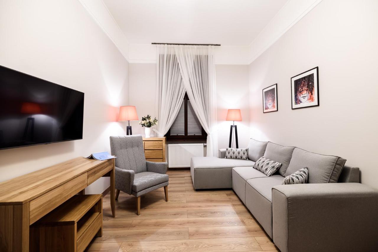Apartahotel Arianska 16 By Nearto Pl *